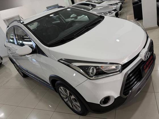 HYUNDAI HB20X 1.6 16V PREMIUM FLEX 4P AUTOMÁTICO HYUNDAI HB20X 1.6 16V PREMIUM FLEX 4P AUTOMÁTICO